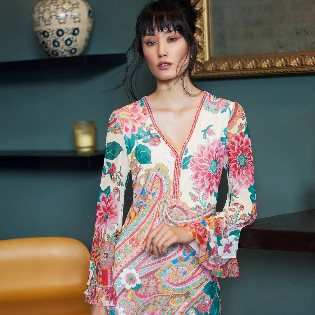 Kleider mit Schmuck-Dekokragen