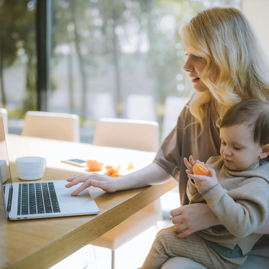 Business Frauen - Kind und Karriere managen