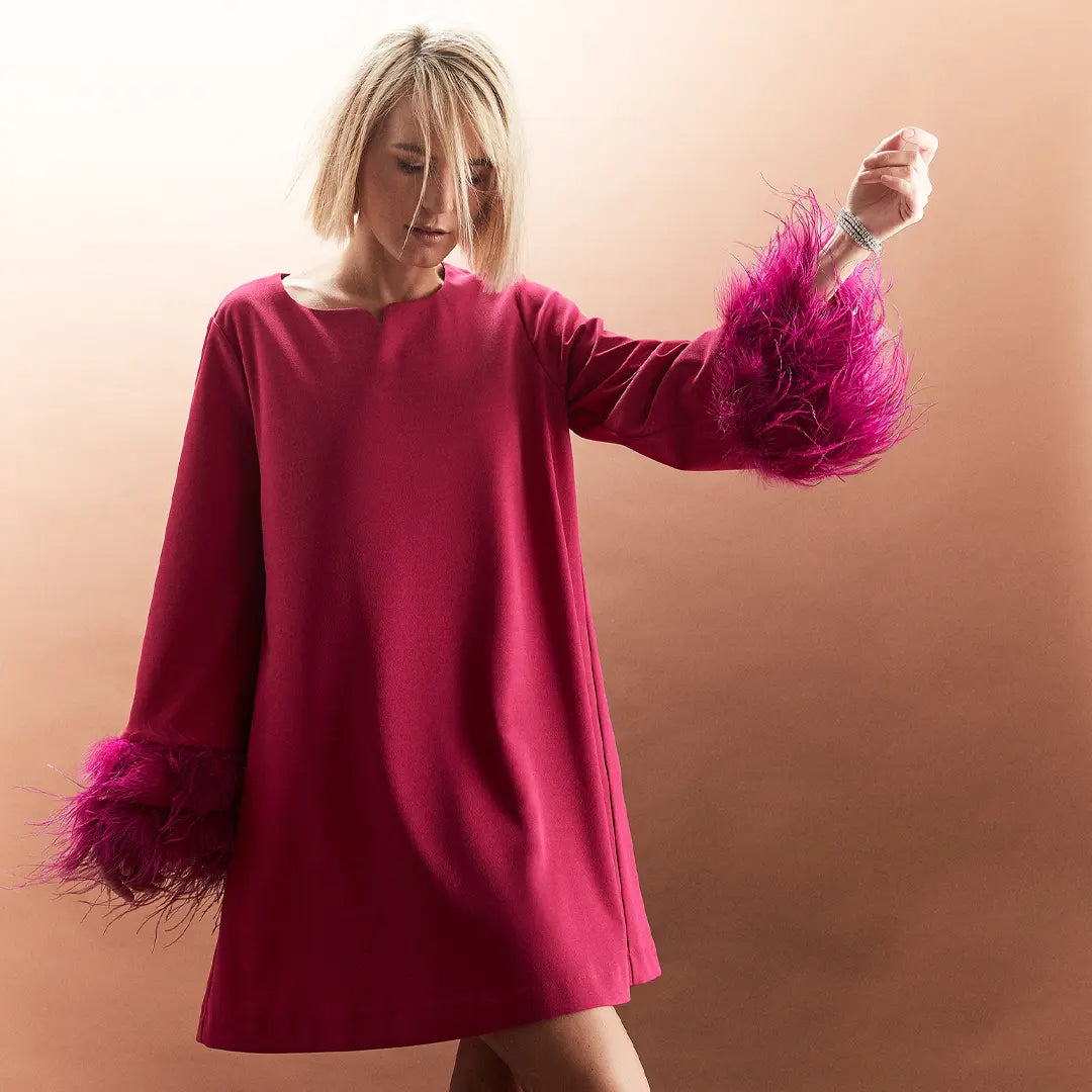 Cocktailkleider mit Federn bei Ana Alcazar