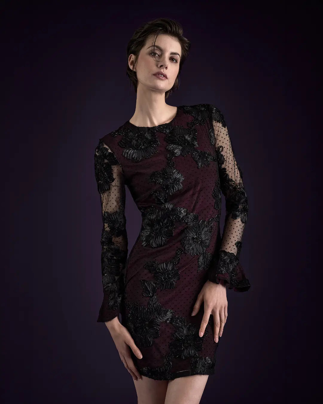 Elegantes Cocktailkleid mit Chiffonblüten in Schwarz-Bordeaux