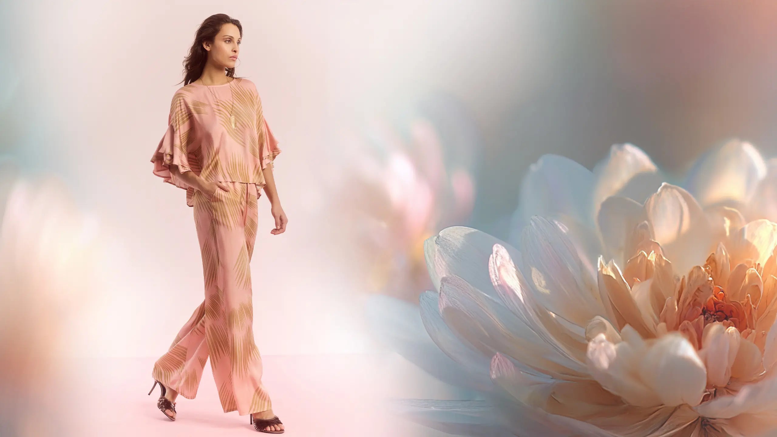 Zartes Rosa Chiffontop und Hose als Zweiteiler-Look - Ana Alcazar