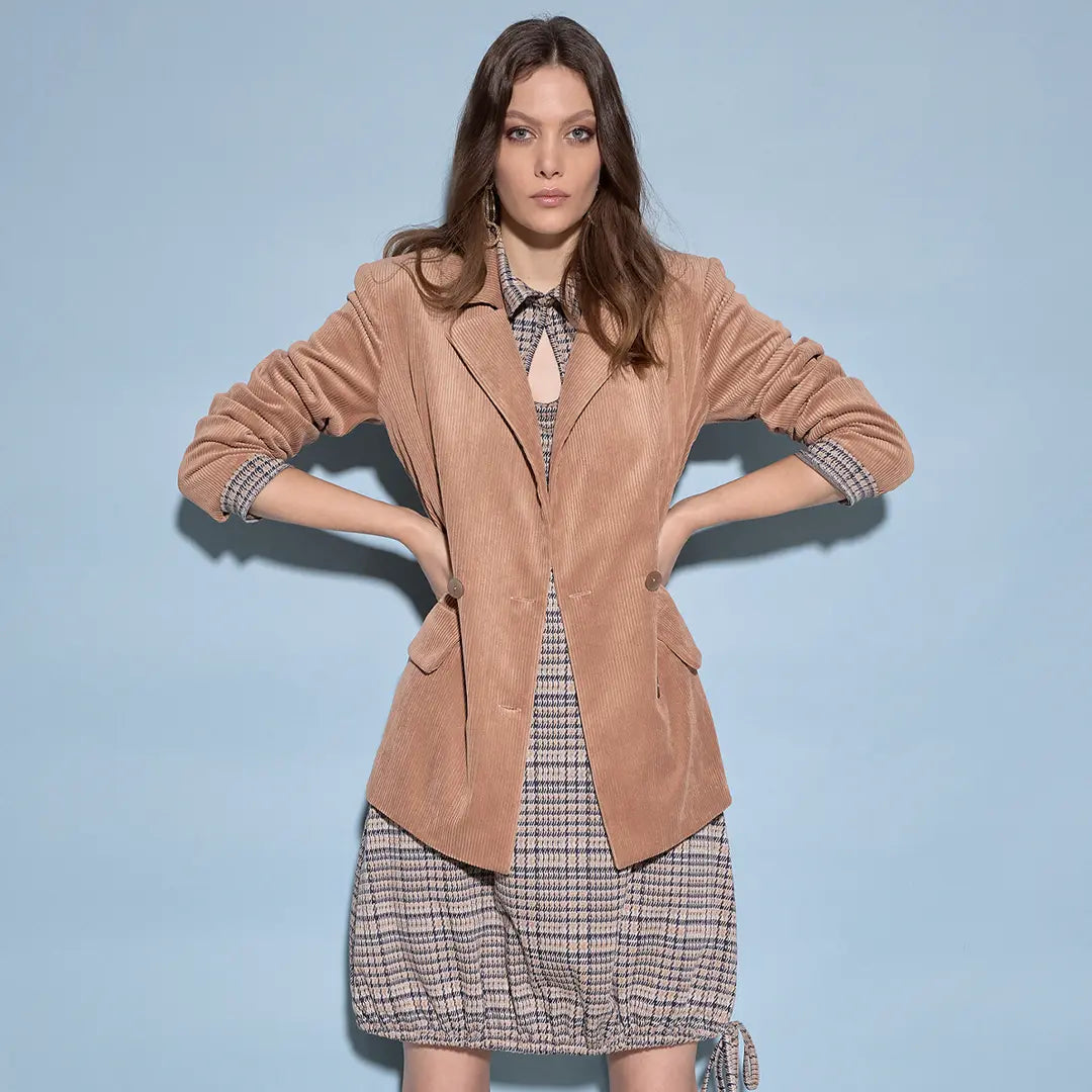 Modefarbe Beige kombinieren