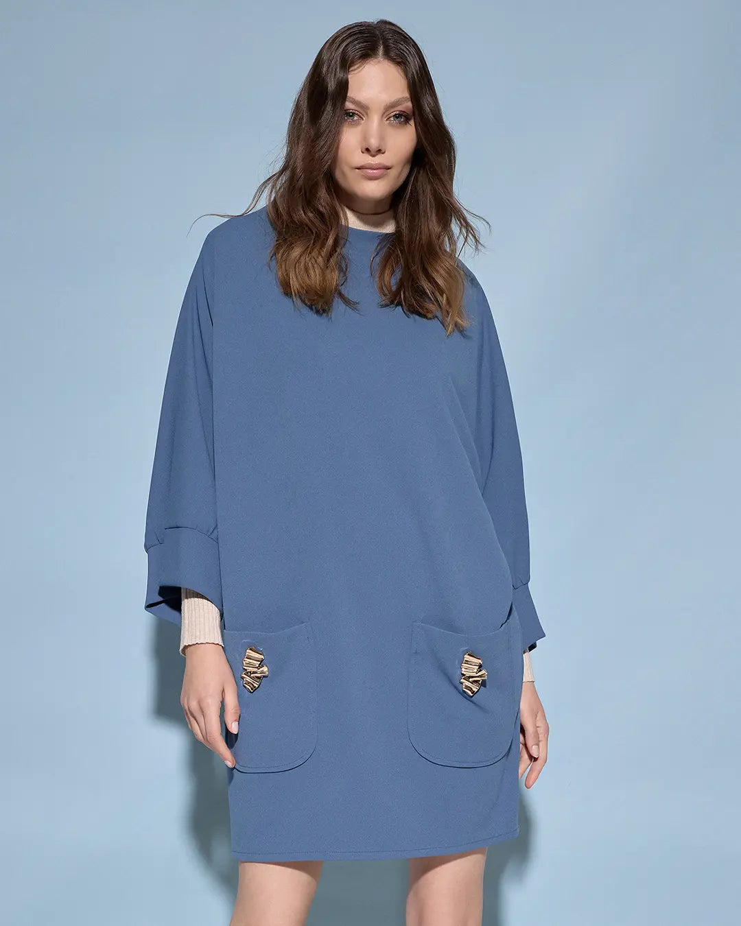 Farbtrens 2025 - Blaues Oversized Kleid