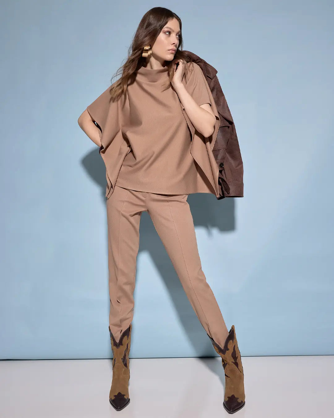 Farbtrends 2025 Herbst/Winter Zweiteiler in Braun und Beige